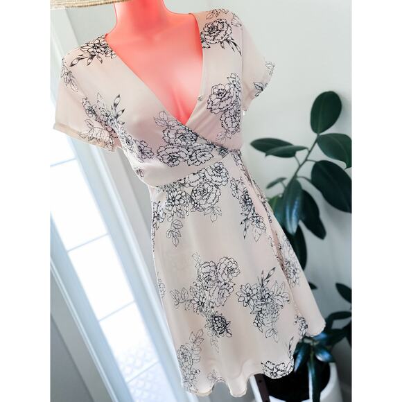 Flowers in my Heart floaty blooming floral neutral wrap tie back mini dress s - Picture 2 of 6
